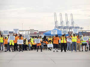 Port Union Agrees to Suspend Strike