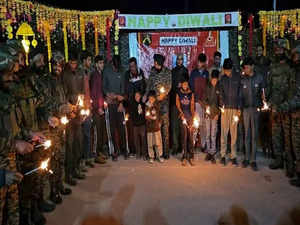 JK: Indian Army Jawans celebrate Diwali with locals in Uri, spread joy along LoC