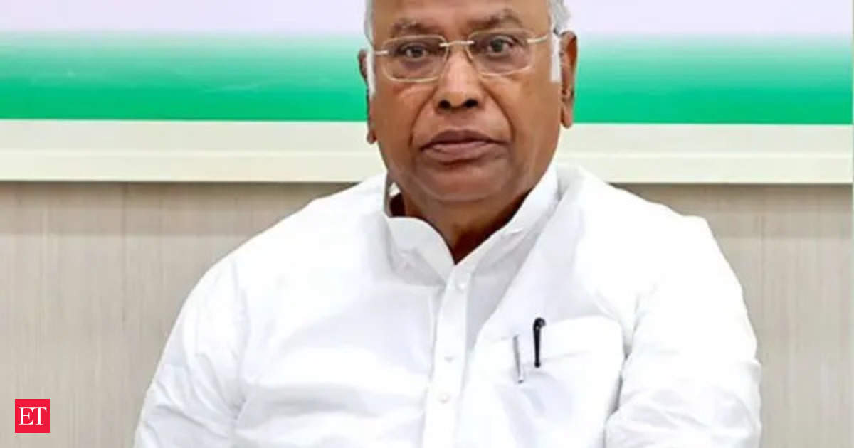 Guarantee Schemes: Mallikarjuna Kharge rebukes Karnataka Congress leaders for creating doubts over free bus travel for women