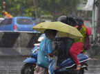 orange-alert-in-three-districts-in-kerala-heavy-rains-lash-several-parts-of-state