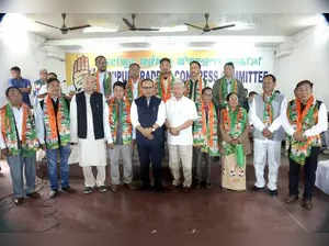 Two ex-MLAs among 12 political leaders join Congress in Manipur