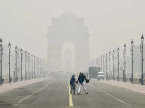 New Delhi, Nov 07 (ANI): India Gate is barely visible under the thick smog as Ai...