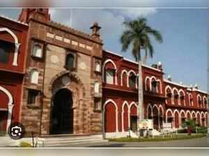 Retd prof donates Rs 50L to AMU as endowment fund for scholarships