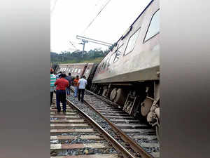 West Bengal: 3 coaches of Secunderabad-Shalimar SF Express derail near Nalpur station, no casualties