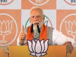 "Aghadi bhrashtachar ke sabse bade khiladi": PM Modi launches scathing attack on MVA at Chimbur rally