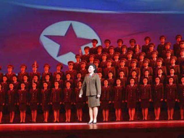 NKorean performers sing during a cultural show 