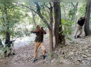 Akhnoor, Nov 04 (ANI): Jammu and Kashmir Police personnel conduct an anti-terror...