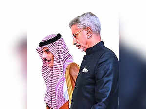 India, Saudi Arabia Discuss Steps to Boost Defence Industry Partnership