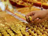 Gold slide continues; tanks Rs 700 to Rs 77,050 per 10 grams