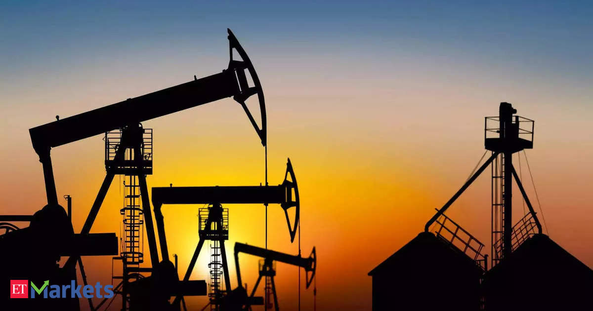 Oil dips on oversupply concerns, heads for weekly loss