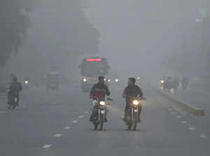 Pakistani province declares health emergency due to smog and locks down two cities