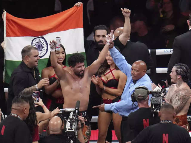 Neeraj Goyat wins unanimous decision against Whindersson Nunes