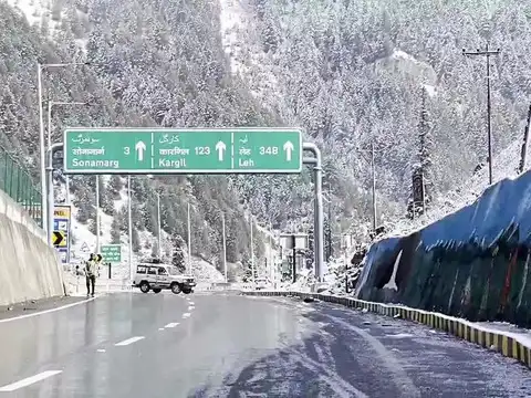 Snowy views in Sonamarg