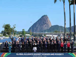 PM Modi and other world leaders pose for a family photo at G20 summit