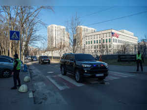 Convoy of cars leaves the U.S. embassy in Kyiv