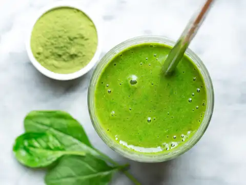 Add moringa powder to your smoothies