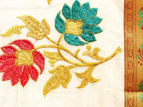 Kasavu Sarees (Kerala)