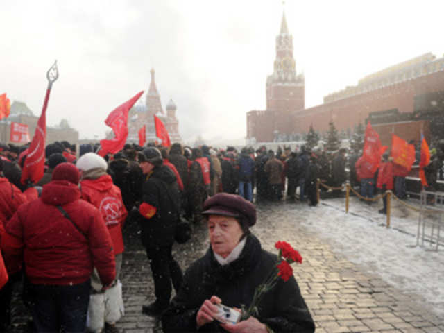 Russian Communist Party supporters prepare to lay flowers at the mausoleum of Lenin