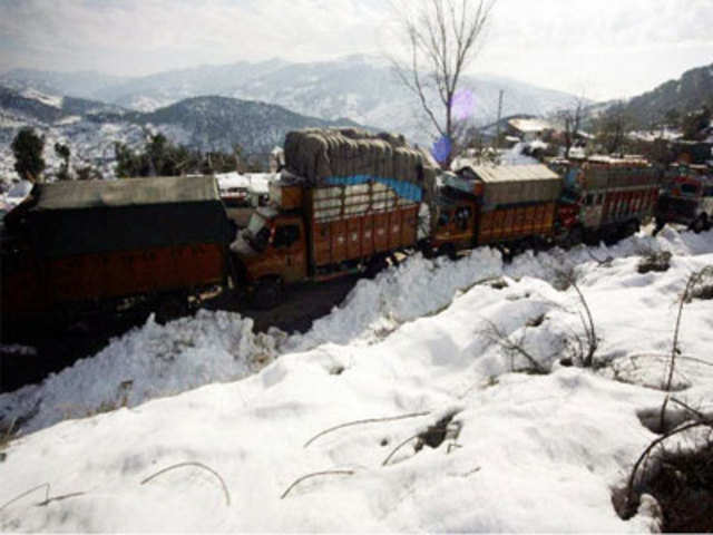 Restricted vehicles allowed to move on Jammu-Srinagar NH