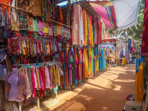 Explore the bazaars of Jaipur