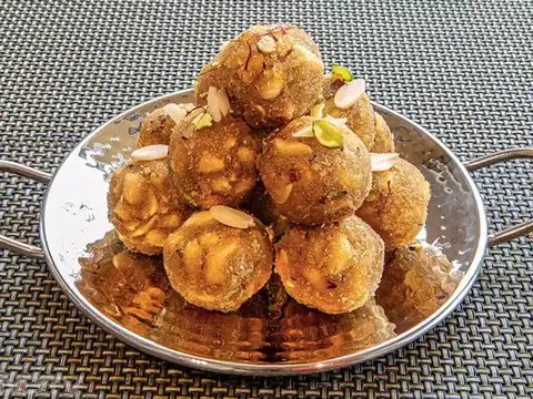 Panjiri ladoo