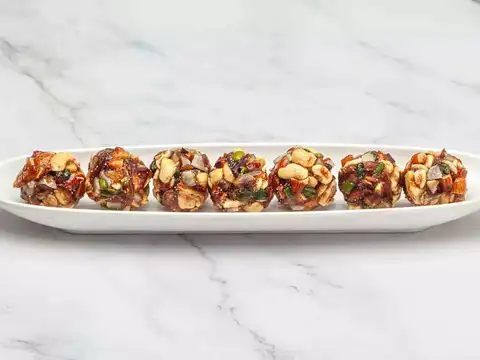 Dates and nuts ladoo
