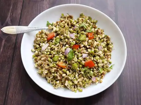 Sprouted moong salad