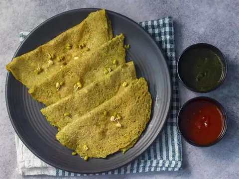Vegetable moong dal chilla