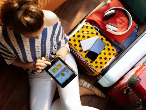  Passenger managing Singapore Airlines booking online.