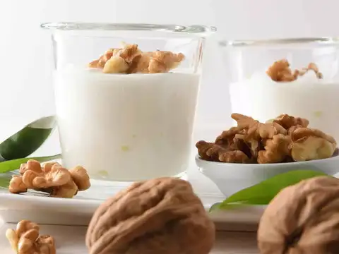 Soaking walnuts in milk
