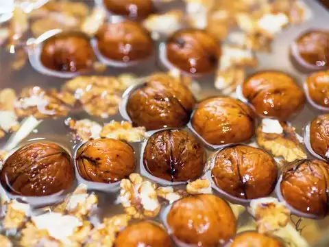 Soaking walnuts in water