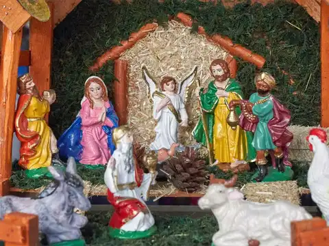 Outdoor nativity scenes