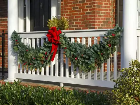 Garlands & swags