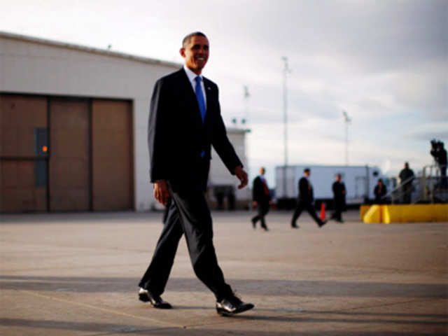 Barack Obama walks to Air Force One