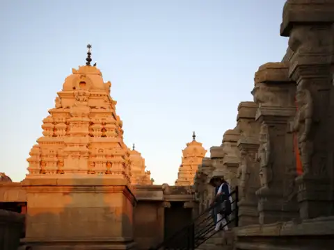 Lepakshi Veerabhadra Temple
