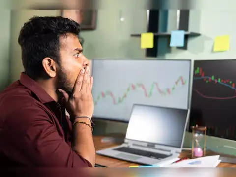 How can I report unsolicited commercial communication or Spam using Chakshu?