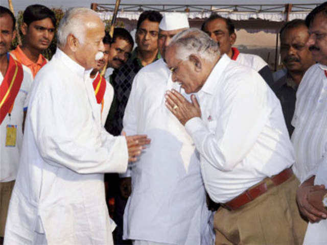 B S Yedduyurappa with RSS chief Mohan Bhagawat