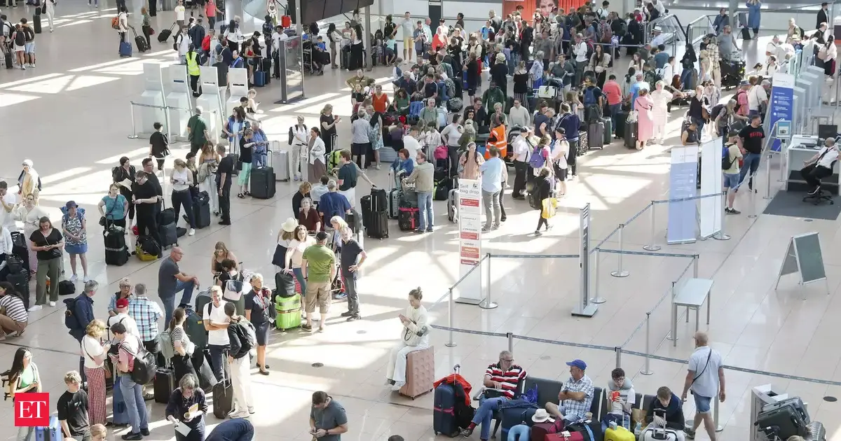 Long queues at border control as German airports hit by IT outage - The ...