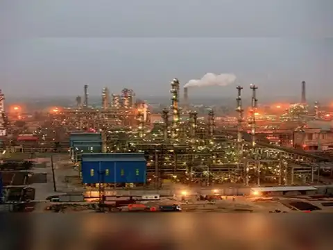 Gandhar Oil Refinery (India) 3-Day Gain: 3% 
