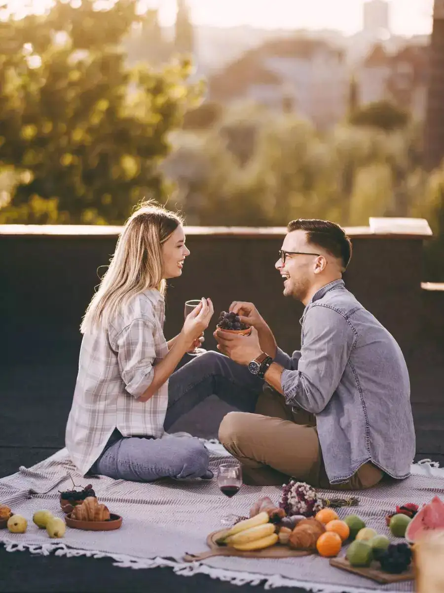 8 things you should never discuss on a first date | EconomicTimes