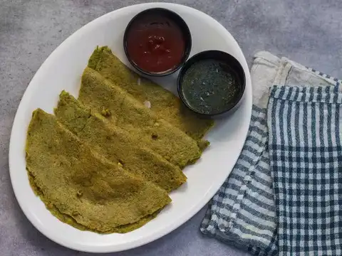 Oats and Moong Dal Chilla