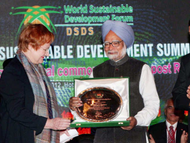 Prime Minister presents the Sustainable Development Leadership Award 