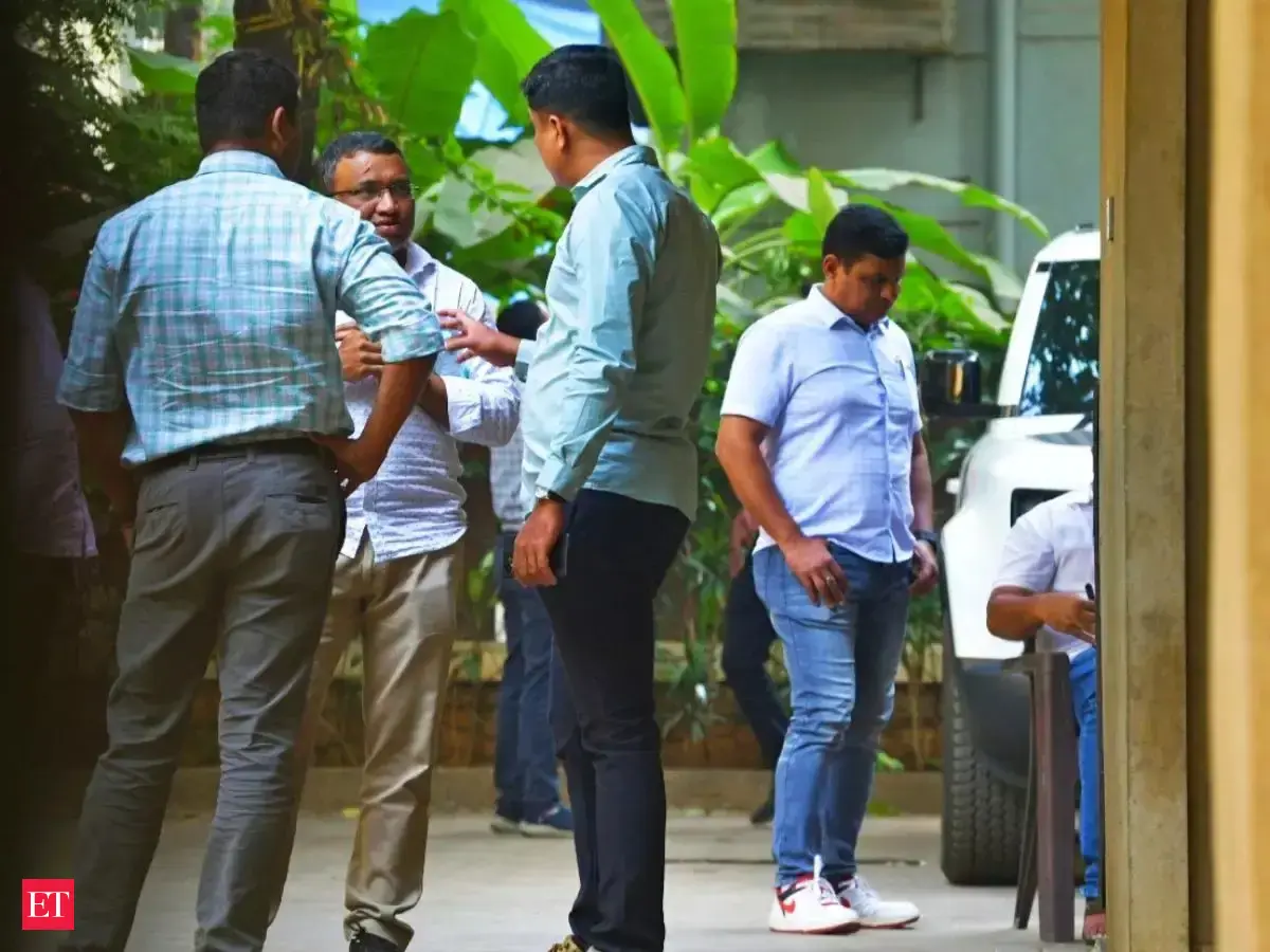Saif Ali Khan Attacked by Intruder in Mumbai Home