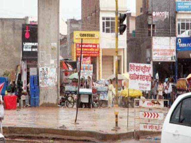 Roadside vendors at Chandigarh-Ambala national highway