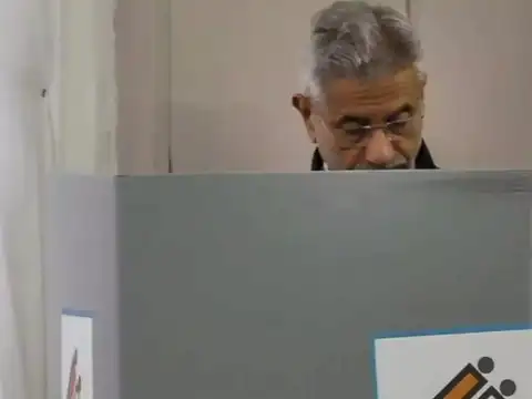 S Jaishankar casts his vote