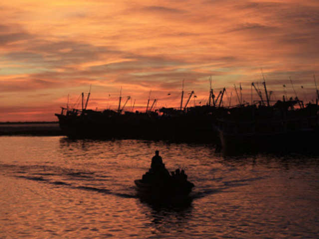 Pakistani fishermen on their way to port