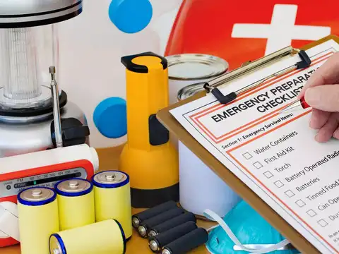 Pre-earthquake: Essential emergency kit