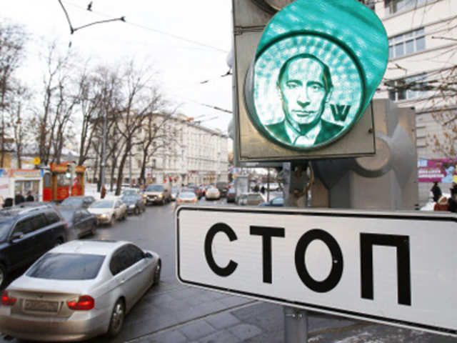 A traffic light displays the image of Russia's PM Vladimir Putin in Moscow