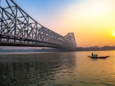 Kolkata &ndash; The Land of Rolls & Jhalmuri