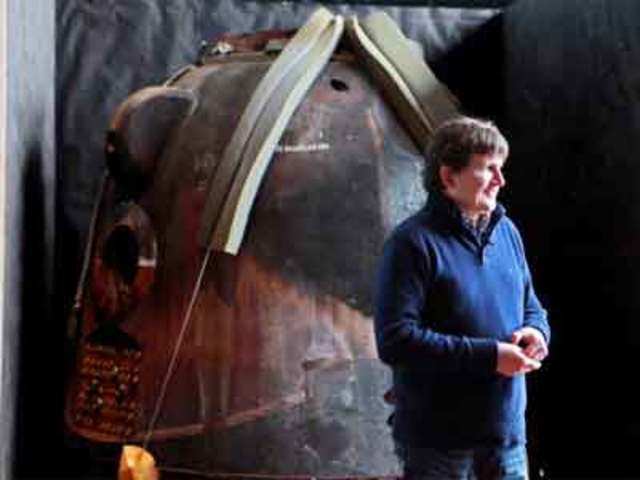 Charles Simonyi stands with the crated Soyuz TMA-14 spacecraft